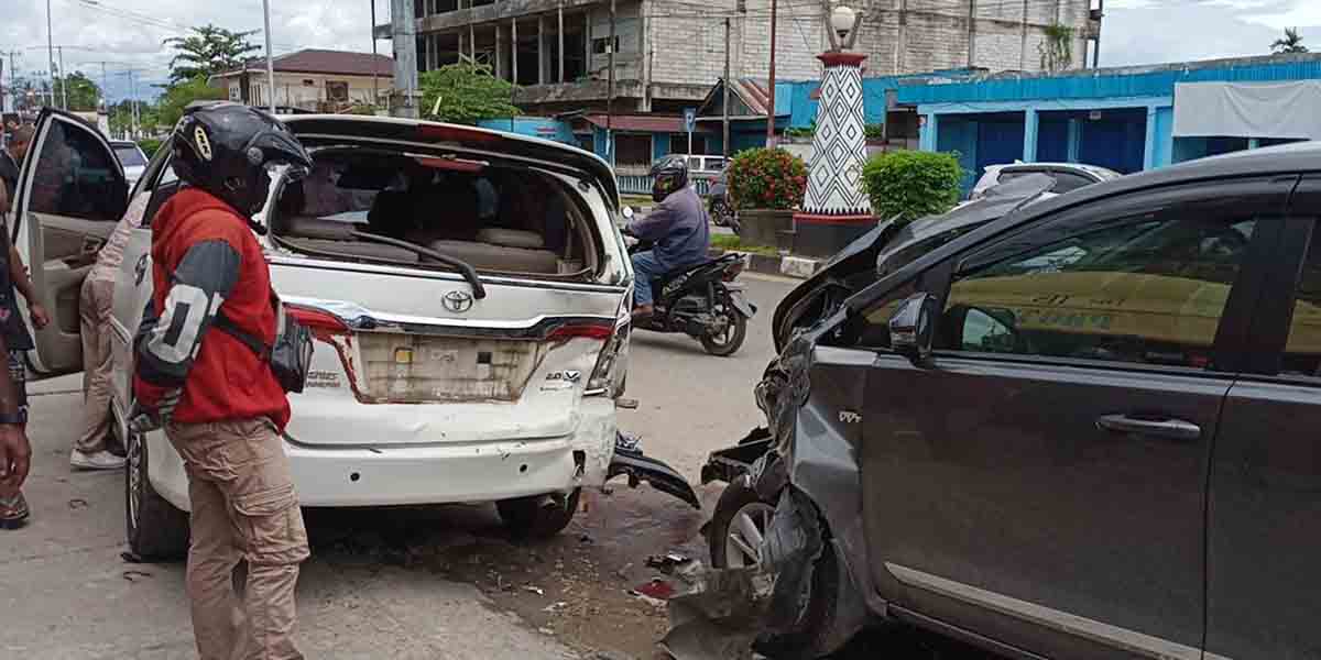 diduga-pengendara-dipengaruhi-miras-empat-mobil-di-yos-sudarso-terlibat-kecelakaan-beruntun